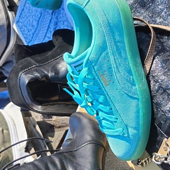 Shoes - Picture 3 of 4